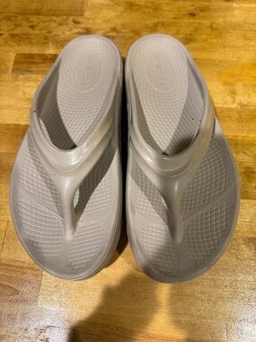 Oomega Thong Oofos in Nomad